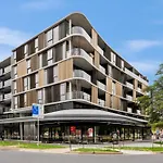 Modern Braddon Studio With Parking