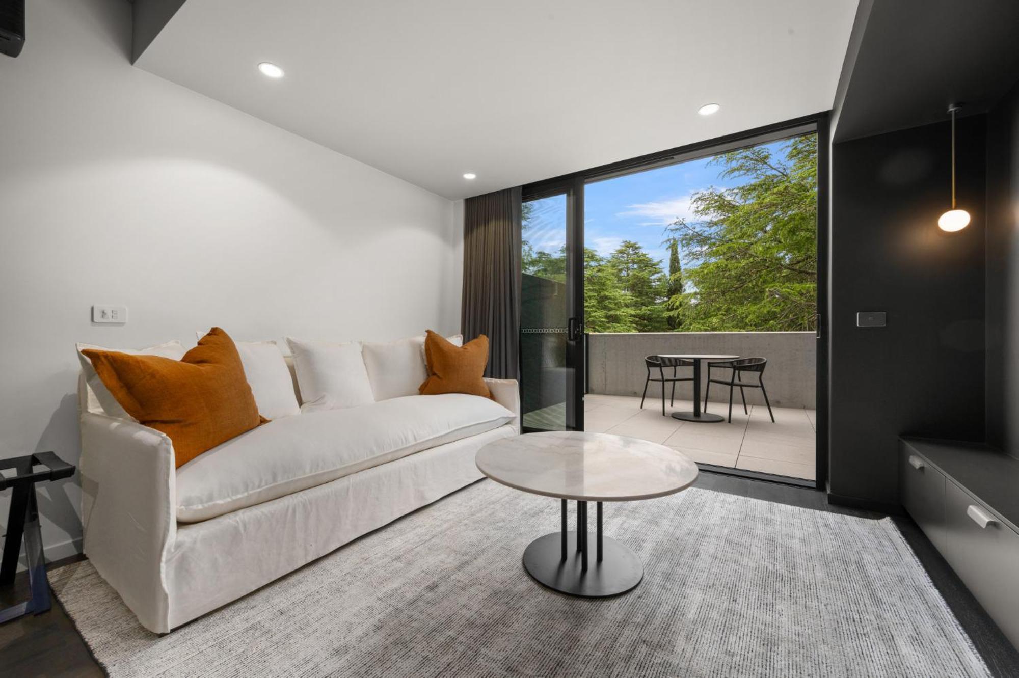 Apartment Modern Braddon With Parking Canberra